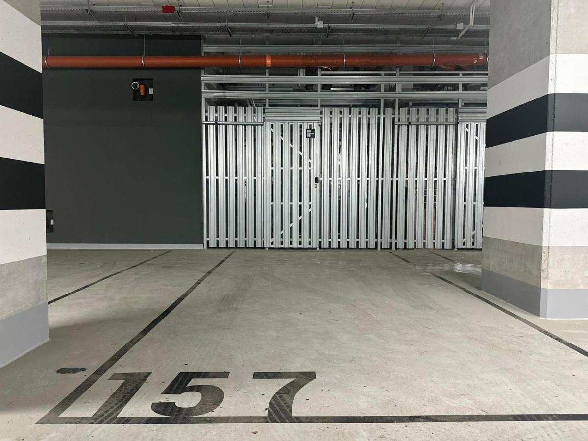 New With Excellent Communication. Apartment *