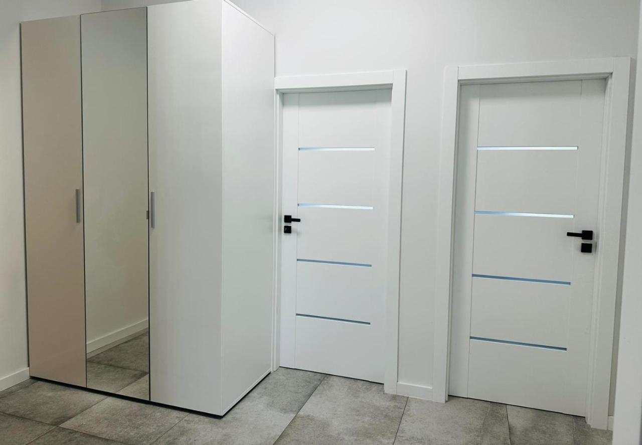 New With Excellent Communication. Apartment *